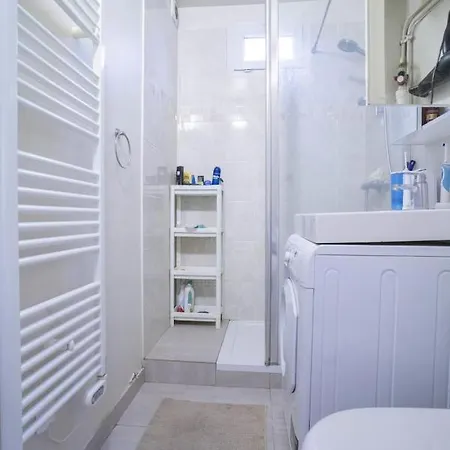 Bright Apt Near Place D'italie